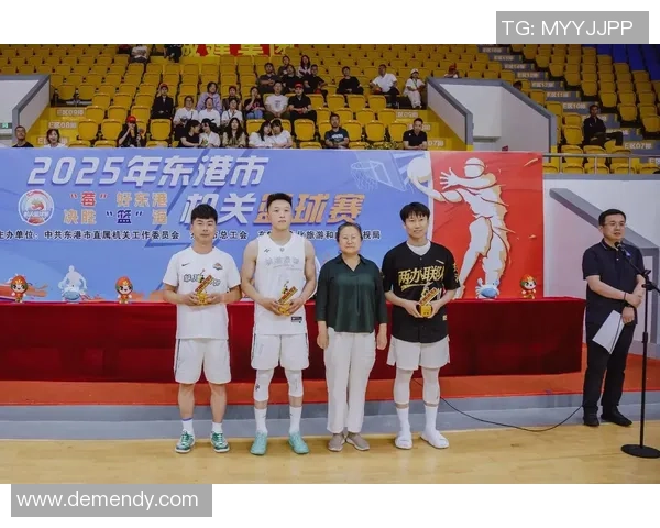 探秘篮球运动员成长之路与赛场拼搏精神及未来发展趋势解析全景探讨